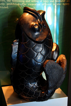 鲤鱼 石雕 黑色鲤鱼  地质博物馆陈设