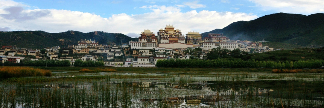 噶丹松赞林寺（全景图）