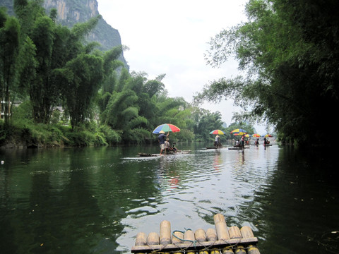 小河竹筏漂流