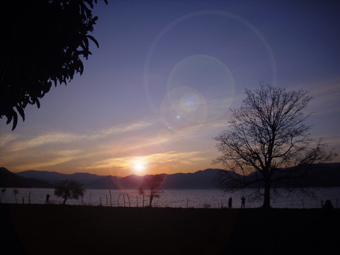 泸沽湖日出