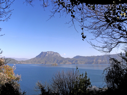 泸沽湖格姆神山