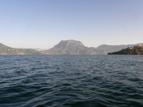 泸沽湖格姆神山