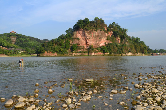 乐山乌尤山岷江石滩