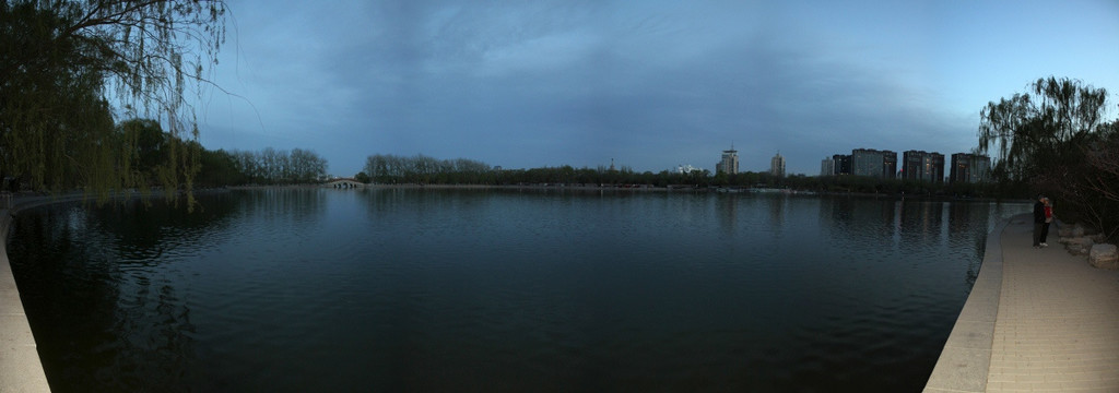 八一湖夜景180度全景