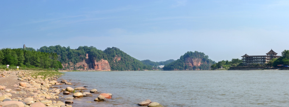 乐山大佛河面全景