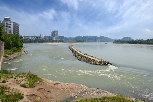 乐山河滩大渡河景观