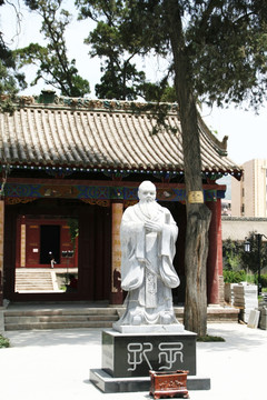 甘肃省天水文庙孔子雕像