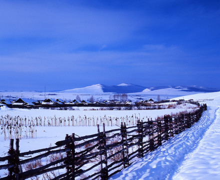 边塞雪村