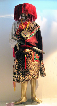 藏族男装 豹皮楚巴