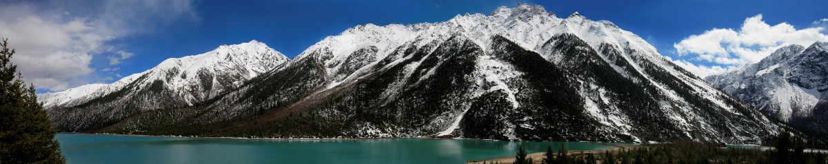 雪山湖泊