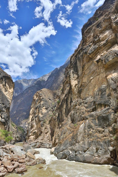 虎跳峡中虎跳峡