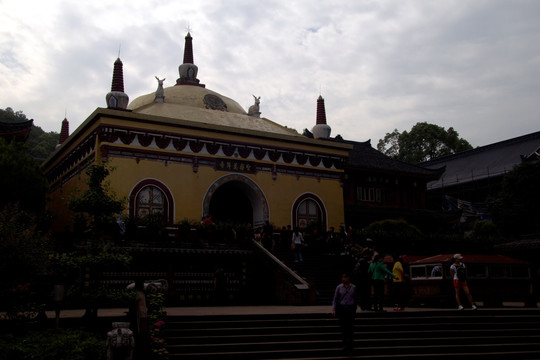 峨眉山万年寺