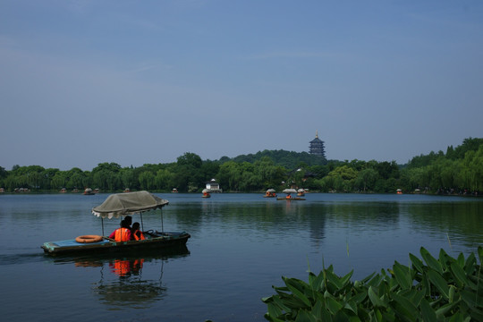 西湖十景之一苏堤春晓