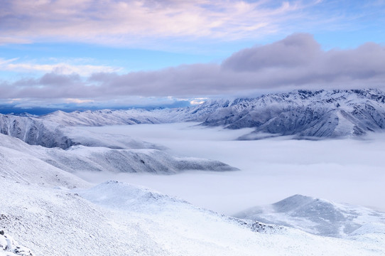 雪山云海