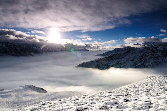 雪山云海