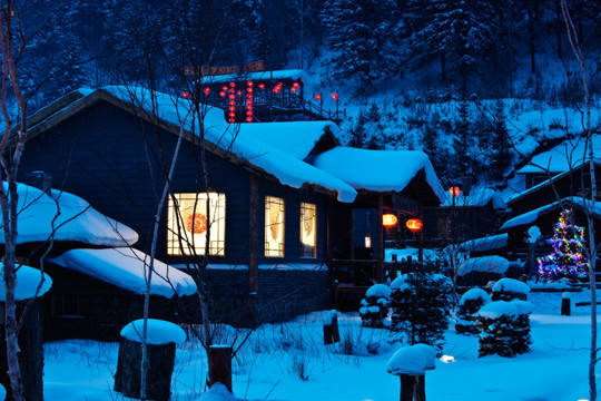 雪夜里的房屋