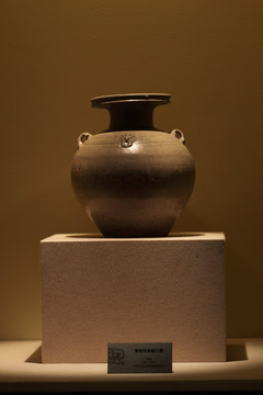 瓷壶