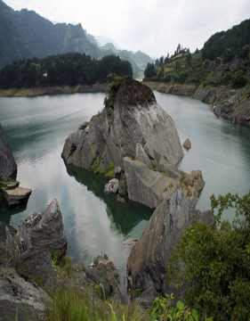 奇石林立古地震遗址小南海