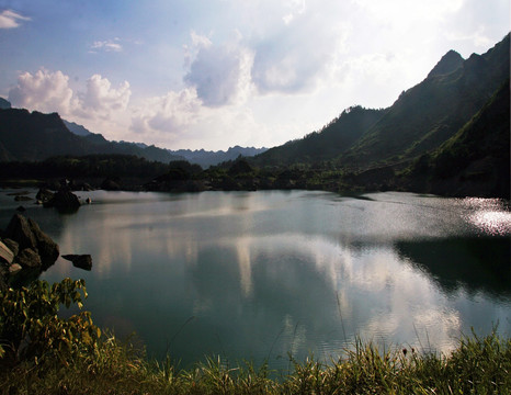 溪水萦回古地震遗址小南海