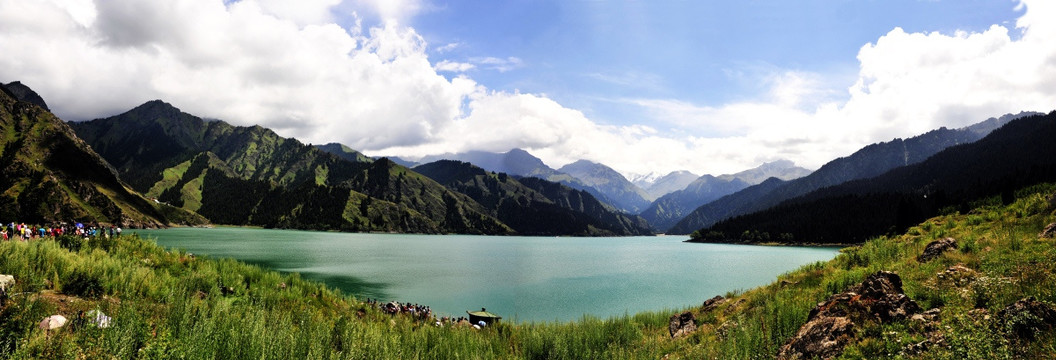 天山天池全景