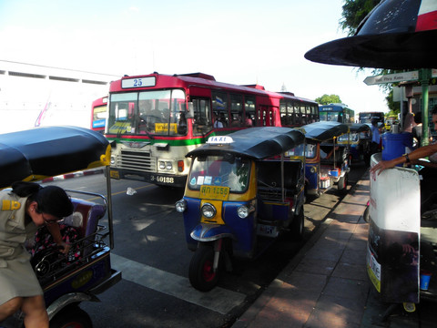曼谷街头的蹦蹦车
