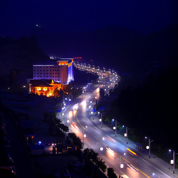 S型城市道路夜景