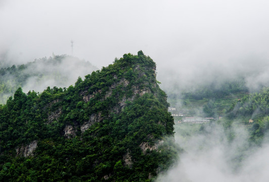 家居烟雨中