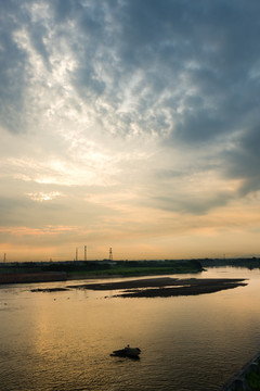 江河清晨云彩天空横版