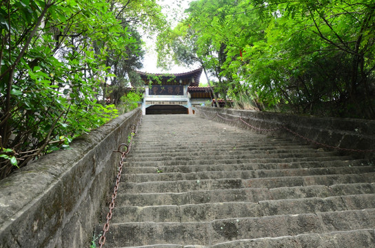 深山藏古寺