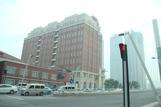 天津保定桥旁建筑