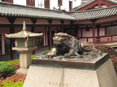 寒山寺铜狮子造型