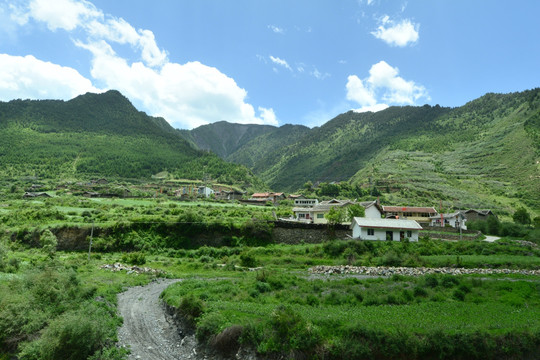 四川松潘民居山水风光