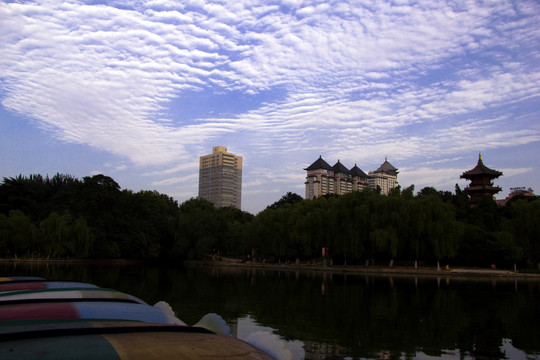 扇形云与兴庆公园