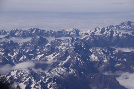 航拍山峰