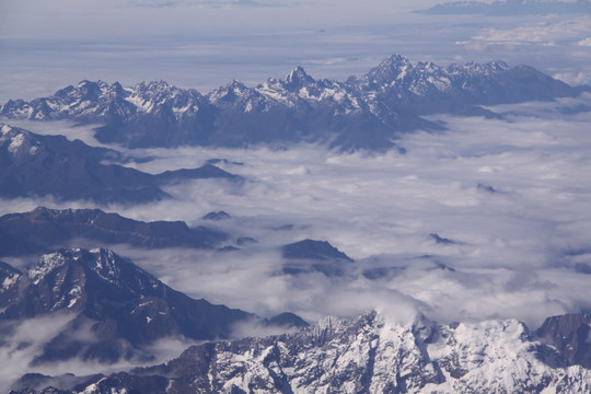 航拍山峰