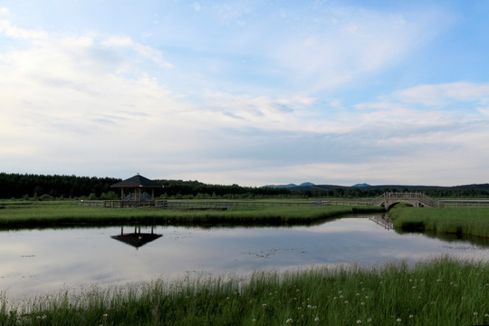 草原月亮湖风光