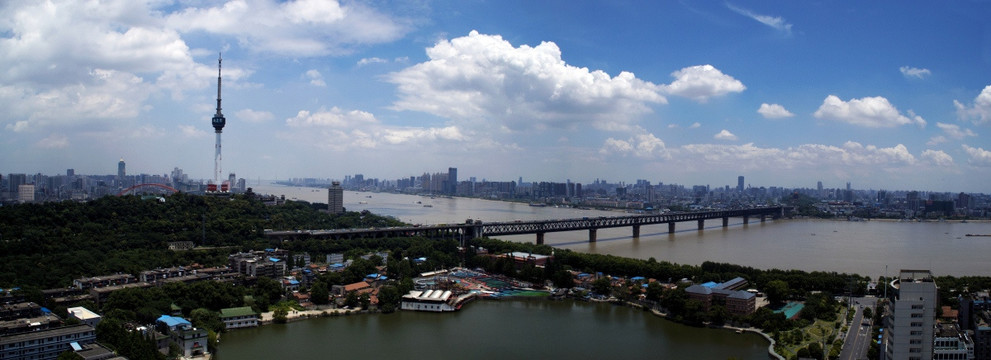 武汉长江大桥全景图