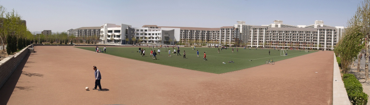 清华大学紫荆足球场全景