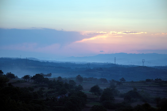 小山村的夕阳