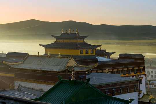 若尔盖达扎寺日出