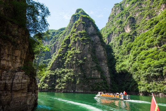 泛舟龙庆峡