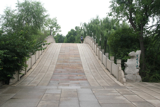 济南大明湖公园石拱桥