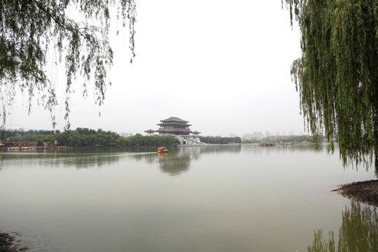 湖水楼阁