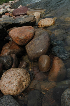 溪边石头