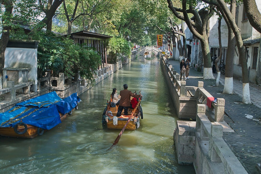 河畔人家