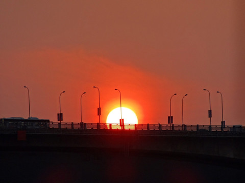 日落桥上