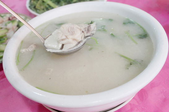 魚(yú)頭豆腐湯