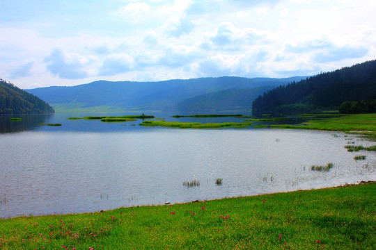 香格里拉属都湖