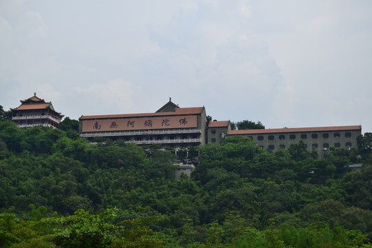 山间寺庙