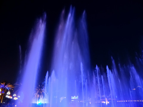 灯光喷泉 蓝色水柱